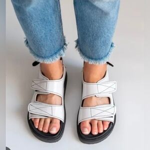 White and Black Woman's Chunky Straps Sandals Size 7